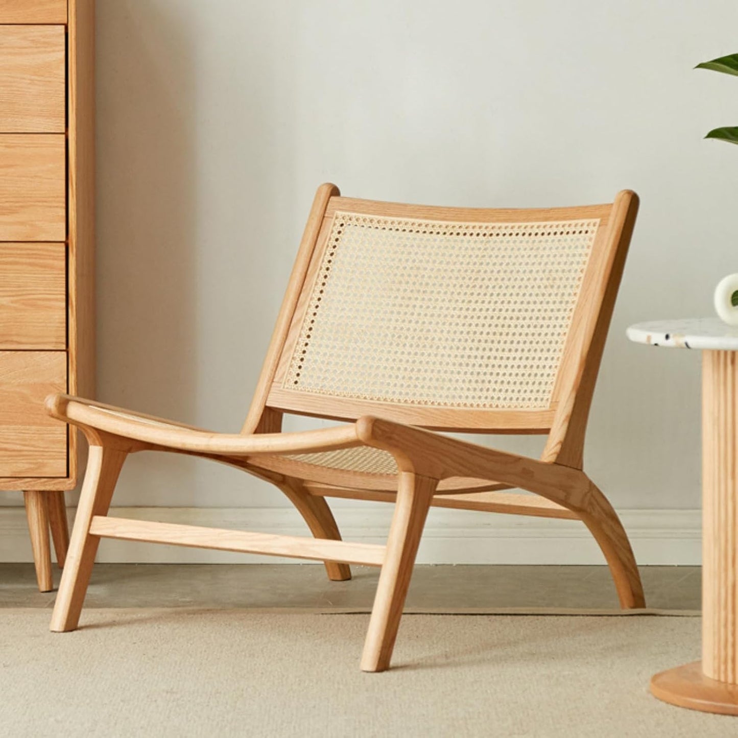 100% 实木装饰椅,带柳条靠背,优雅的躺椅