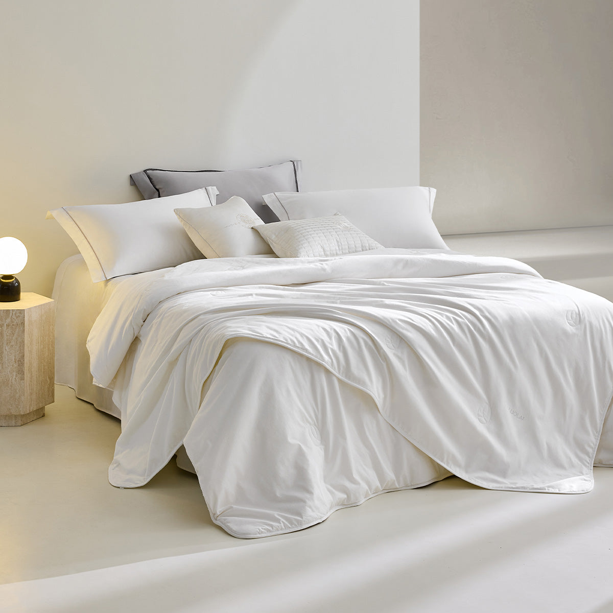 SilkSoft Silk Comforter