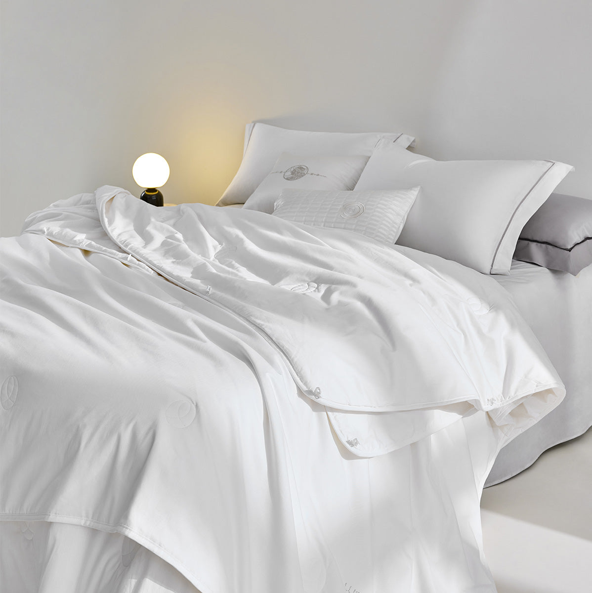 SilkSoft Silk Comforter