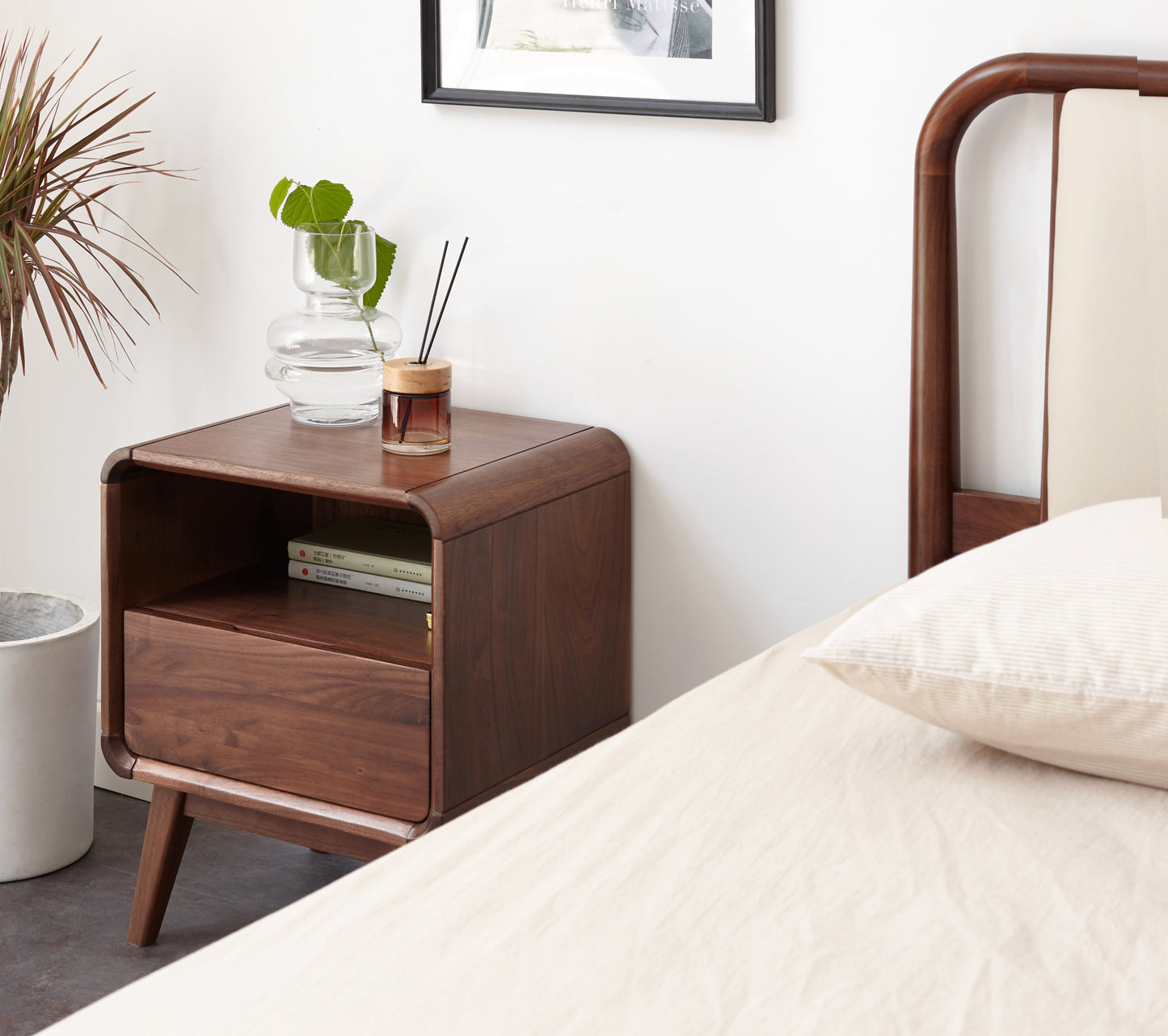 100% 实木床头柜 床边桌 带抽屉(胡桃木)