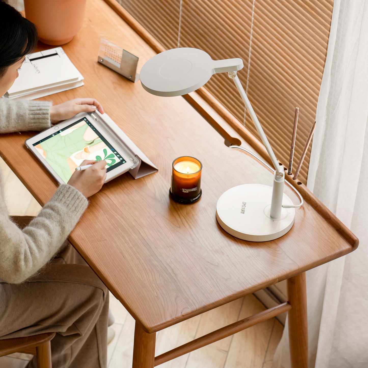 100% Solid Wood Computer Desk with Drawers (Natural)