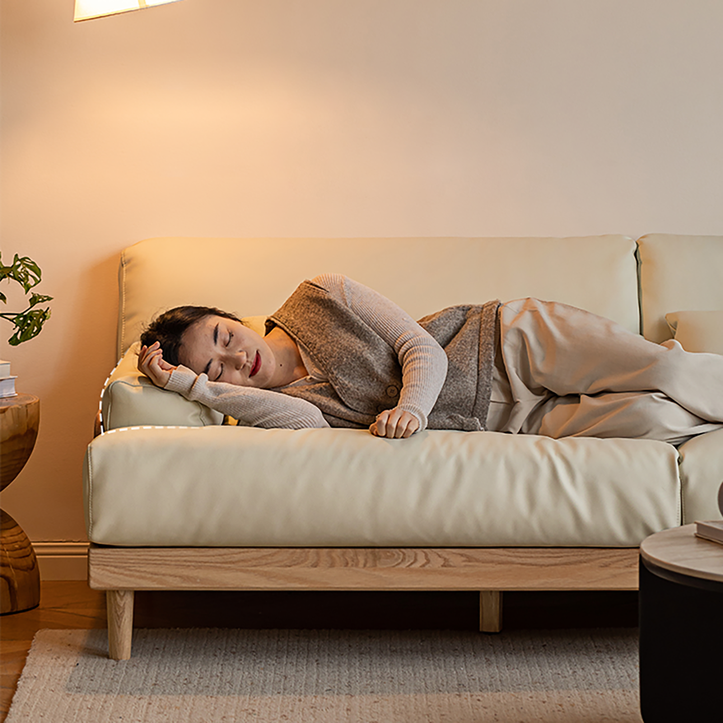 Modern Minimalist Solid Wood Sofa – Oak Fabric Down Sofa for Japanese Living Rooms and Small Spaces