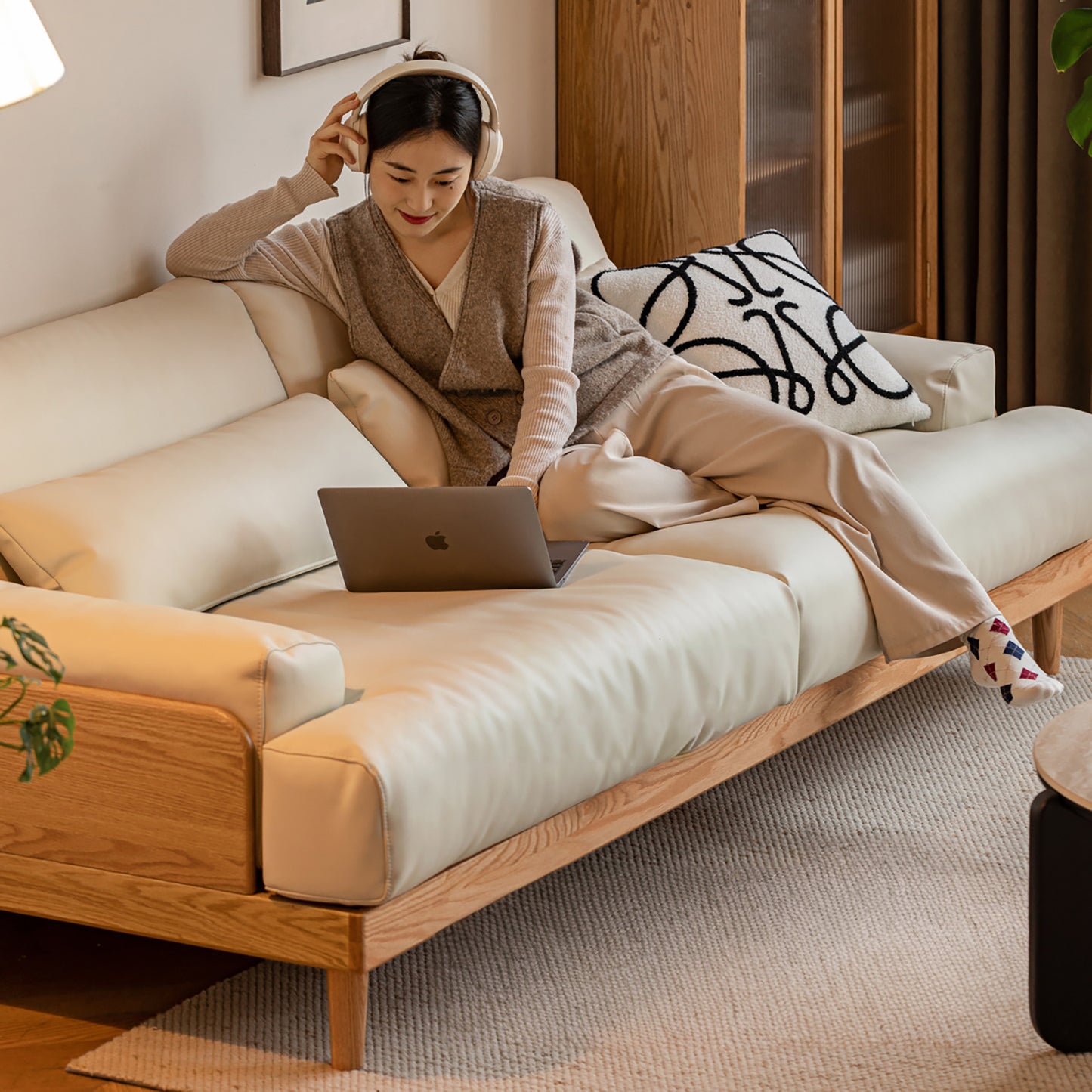 Modern Minimalist Solid Wood Sofa – Oak Fabric Down Sofa for Japanese Living Rooms and Small Spaces